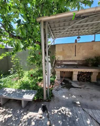 Երկու հարկանի քարե տուն Լուսինե Զաքարյան փողոցում Նորք Մարաշում, 343 քմ, 2 սանհանգույց