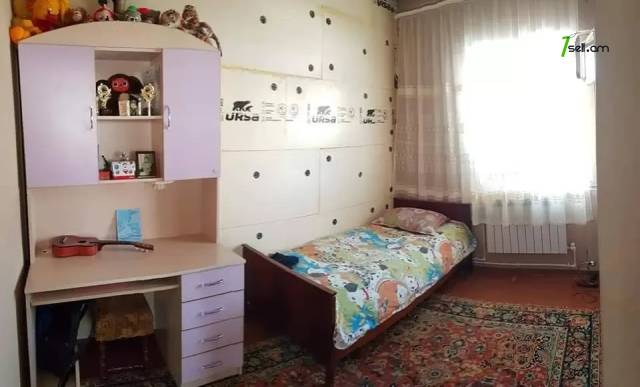 Երկու հարկանի քարե տուն Ավանում, 470 ք.մ., 2 սանհանգույց