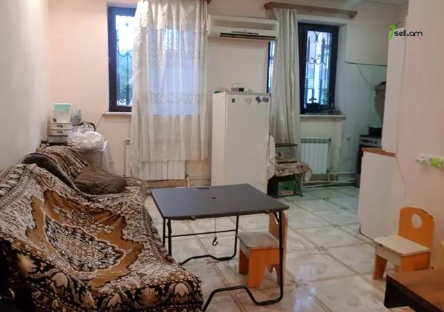 Երկու հարկանի քարե տուն Շենգավիթ փողոցում Շենգավիթում, 200 ք.մ., 2 սանհանգույց, մասնակի վերանորոգում