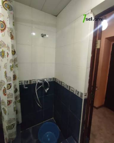 2 սենյականոց բնակարան Կոմիտասի պողոտայում, 45 ք.մ., կոսմետիկ վերանորոգում, քարե շենք