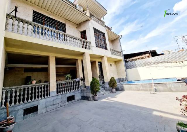 Երեք հարկանի տուն Օստրովսկու փողոցում կենտրոնում, 900 քմ, 3+ սանհանգույց, կապիտալ վերանորոգված