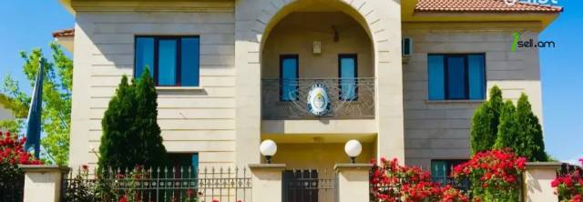 Երկու հարկանի քարե տուն Ծարավ աղբյուրի փողոցում Ավանում, 440 ք.մ., 3+ սանհանգույց, եվրովերանորոգված