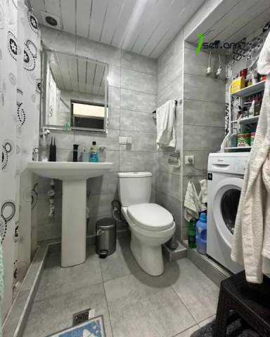 2 սենյականոց բնակարան Իսահակյան փողոցում, 50 ք.մ., 1/3 հարկ, կապիտալ վերանորոգված, քարե շենք