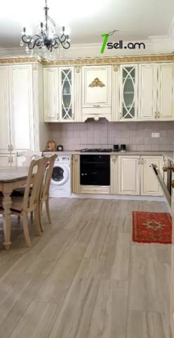 Երկու հարկանի քարե տուն Նվեր Սաֆարյան փողոցում Ավանում, 600 ք.մ., 3+ սանհանգույց