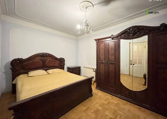 Երկու հարկանի քարե տուն Մարշալ Խուդյակովի փողոցում Ավանում, 286 ք.մ., 2 սանհանգույց