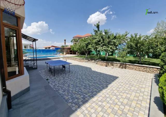 Երկու հարկանի քարե տուն Նոր Նորքում, 1000 ք.մ., 3+ սանհանգույց, կապիտալ վերանորոգված