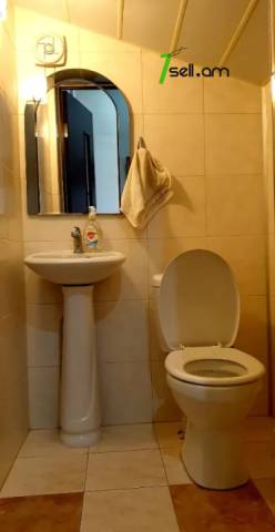 Երկու հարկանի քարե տուն, Սիրող Սրտեր բնակելի թաղամաս Նոր Նորքում, 300 ք.մ., 2 սանհանգույց