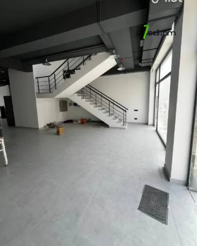 Բազմաֆունկցիոնալ գույք Մելքումովի փողոցում Դավթաշենում, 400 քմ