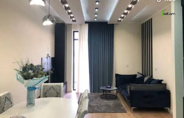 3 սենյականոց բնակարան նորակառույց շենքում Գրիբոյեդով փողոցում, 70 ք.մ., բարձր առաստաղներ, 3/16 հարկ