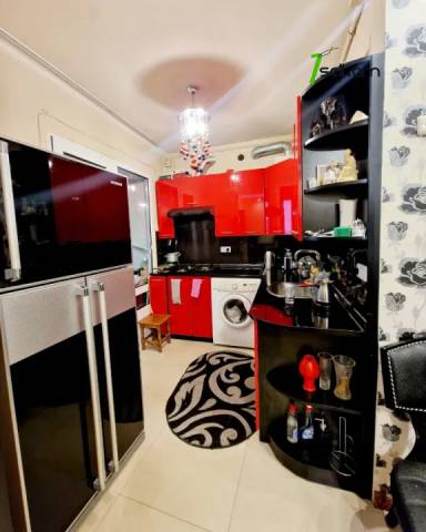 1 սենյականոց բնակարան Նանսենի փողոցում, 44 ք.մ., 3/5 հարկ, կապիտալ վերանորոգված, քարե շենք