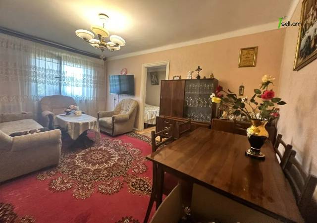 2 սենյականոց բնակարան Արցախի պողոտայում, 44 ք.մ., 3/5 հարկ, կոսմետիկ վերանորոգում, քարե շենք