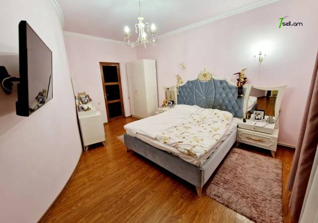 Երկու հարկանի քարե տուն Դավթաշենի 7-րդ փողոցում Դավիթաշենում, 1000 ք.մ., 3+ սանհանգույց