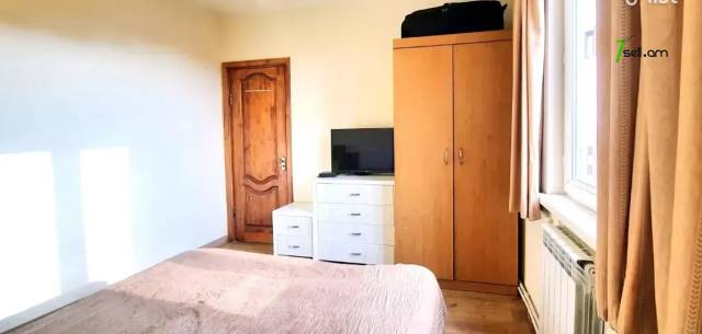 4 սենյականոց բնակարան Սարյան փողոցում, 92 ք.մ., 6/8 հարկ, 2 սանհանգույց, եվրովերանորոգված, քարե շենք