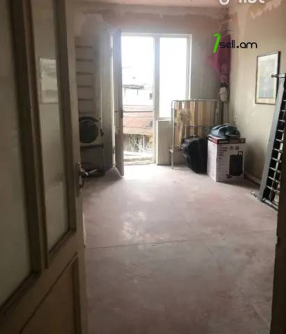 Երկու հարկանի քարե տուն Սարի Թաղ 3-րդ փողոցում Էրեբունիում, 131 քմ, 2 սանհանգույց