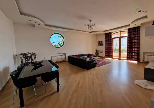 Երկու հարկանի քարե տուն Նոր Նորքում, 1000 ք.մ., 3+ սանհանգույց, կապիտալ վերանորոգված