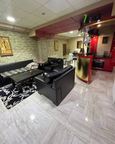 2 սենյականոց բնակարան Չարենցի փողոցում, 60 ք.մ., 1/3 հարկ, եվրովերանորոգված, քարե շենք