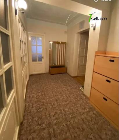 3 սենյականոց բնակարան Լեփսիուսի փողոցում, 78 ք.մ., 5/9 հարկ, մասնակի վերանորոգում