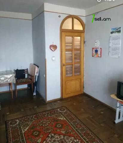 3 սենյականոց բնակարան Գյուլիքևխյան փողոցում, 80 ք.մ., քարե շենք