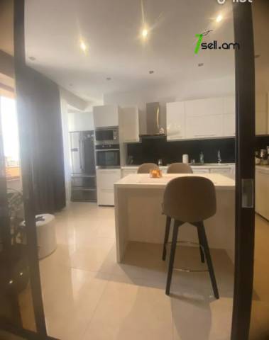 4 սենյականոց բնակարան նորակառույց շենքում Ադոնցի փողոցում, 145 քմ, 12/18 հարկ, բարձր առաստաղներ