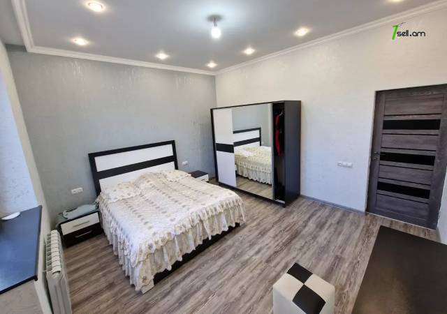 Մեկ հարկանի քարե տուն Էրեբունու փողոցում Էրեբունիում, 450 ք.մ., կապիտալ վերանորոգված