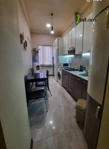 4 սենյականոց բնակարան կենտրոնում, 82 ք.մ., 2 սանհանգույց, բարձր առաստաղներ, կապիտալ վերանորոգված