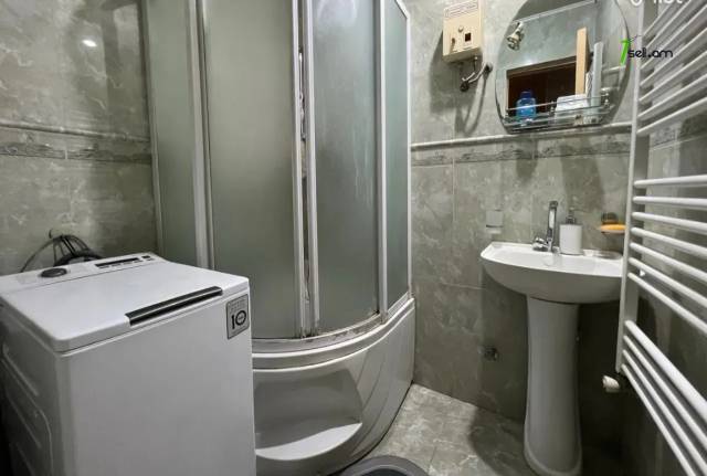 3 սենյականոց բնակարան Կիևյան փողոցում, 70 քմ, 2/5 հարկ, բարձր առաստաղներ, կապիտալ վերանորոգված