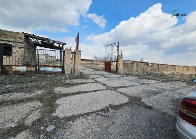 Հողատարածք ընդհանուր օգտագործման Եղվարդում, 18,300 ք.մ.