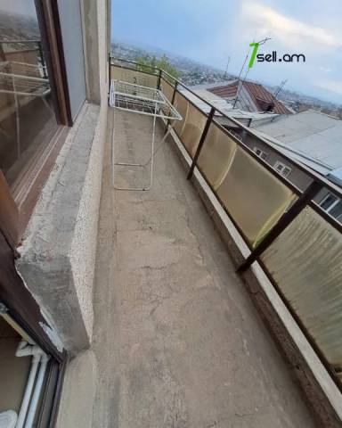 Չորս հարկանի քարե տուն Ադանայի փողոցում կենտրոնում, 307 ք.մ., 2 սանհանգույց, կոսմետիկ վերանորոգում