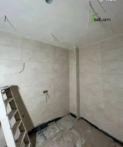 4 սենյականոց բնակարան նորակառույց շենքում Նիկողայոս Ադոնցի փողոցում, 105 ք.մ., 5/8 հարկ