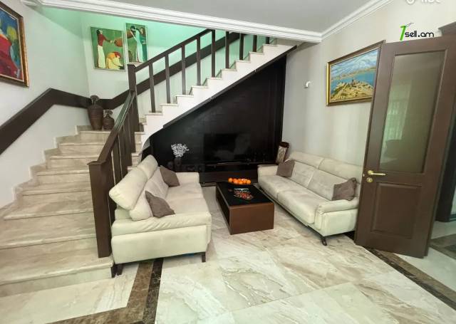 Երկու հարկանի քարե տուն Նվեր Սաֆարյան փողոցում Ավանում, 167 քմ, 3+ սանհանգույց