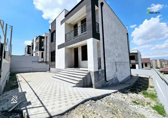 Երեք հարկանի քարե տուն, Դուրյան թաղամաս Ավանում, 400 քմ, 3+ սանհանգույց, կապիտալ վերանորոգված