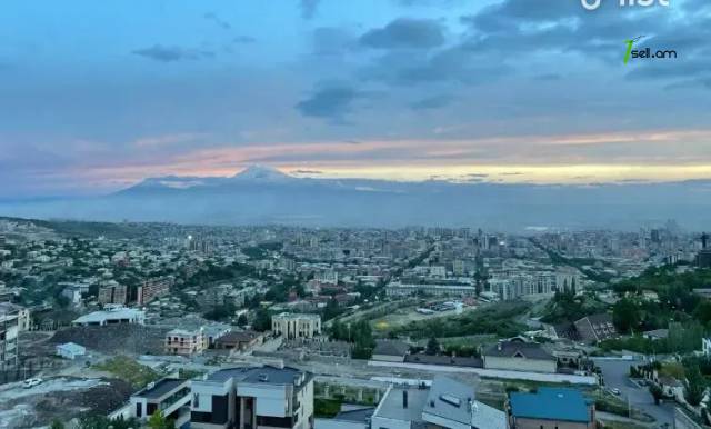 2 սենյականոց բնակարան նորակառույց շենքում Կարապետ Ուլնեցու փողոցում, 65 ք.մ., բարձր առաստաղներ