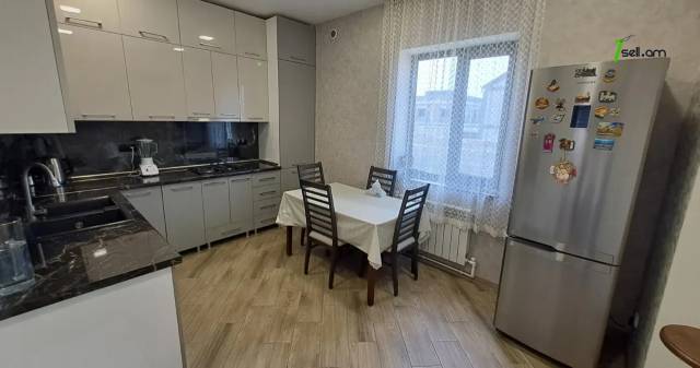 Երկու հարկանի քարե տուն 25-րդ փողոցում Զովունիում, 150 ք.մ., կապիտալ վերանորոգված