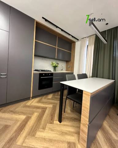 1 սենյականոց բնակարան Դերենիկ Դեմիրճյանի փողոցում, 30 ք.մ., 3/5 հարկ, կապիտալ վերանորոգված