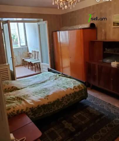 1 սենյականոց բնակարան Աղբյուր Սերոբի փողոցում, 42 ք.մ., նախավերջին հարկ, քարե շենք