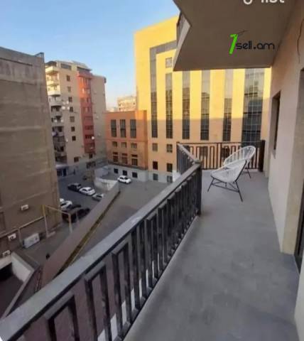 3 սենյականոց բնակարան նորակառույց շենքում Հանրապետության փողոցում, 55 ք.մ., բարձր առաստաղներ