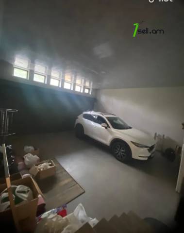 Երեք հարկանի տուն Մարշալ Բաբաջանյան փողոցում Ավանում, 715 քմ, 3+ սանհանգույց