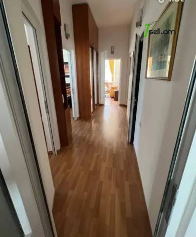 3 սենյականոց բնակարան Աբովյան փողոցում, 72 ք.մ., 2/4 հարկ, բարձր առաստաղներ, կապիտալ վերանորոգված