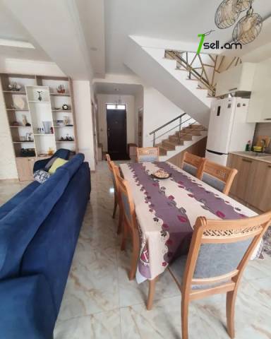 Երկու հարկանի քարե տուն Պարույր Սևակի փողոցում Ավանում, 640 ք.մ., 2 սանհանգույց