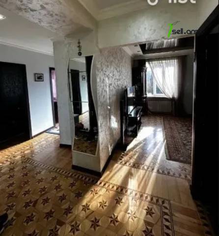 3 սենյականոց բնակարան Մոլդովական փողոցում, 82 ք.մ., կապիտալ վերանորոգված, քարե շենք