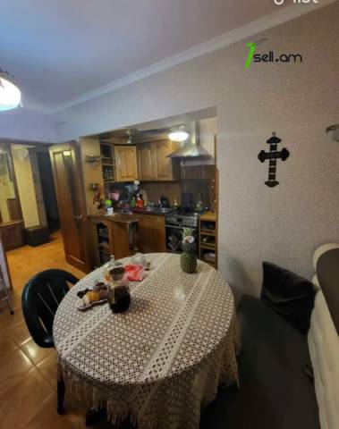 3 սենյականոց բնակարան Առնո Բաբաջանյան փողոցում, 96 ք.մ., նախավերջին հարկ, կապիտալ վերանորոգված