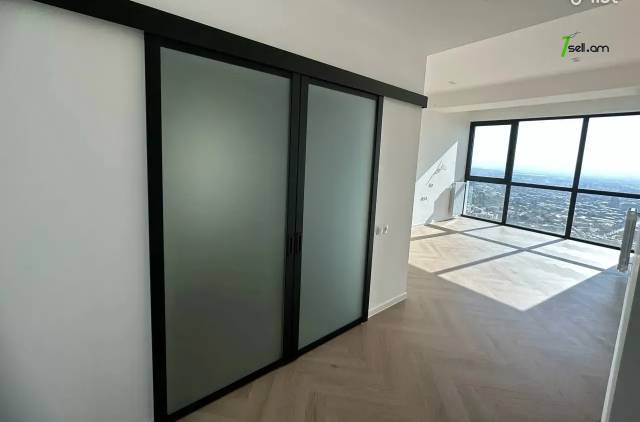 4 սենյականոց բնակարան նորակառույց շենքում Կարապետ Ուլնեցու փողոցում, 133 ք.մ., 9/16 հարկ