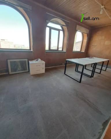 Բազմաֆունկցիոնալ գույք Վերին Անտառային փողոցում կենտրոնում, 400 ք.մ.