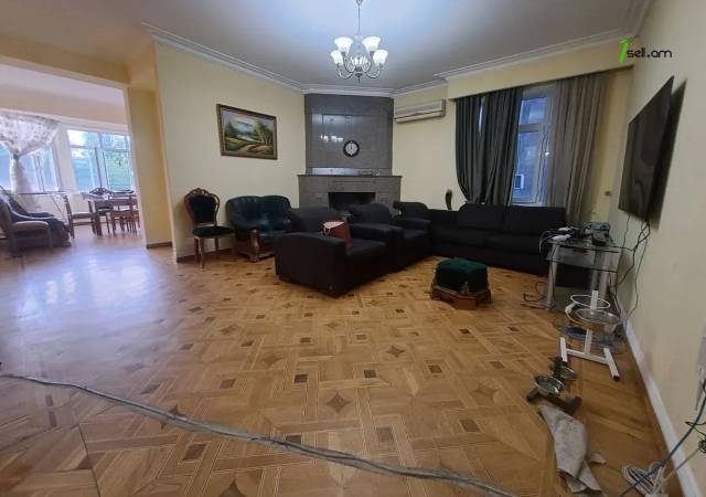 5 սենյականոց բնակարան Ալեք Մանուկյանի փողոցում, 210 ք.մ., 2 սանհանգույց, 2/9 հարկ