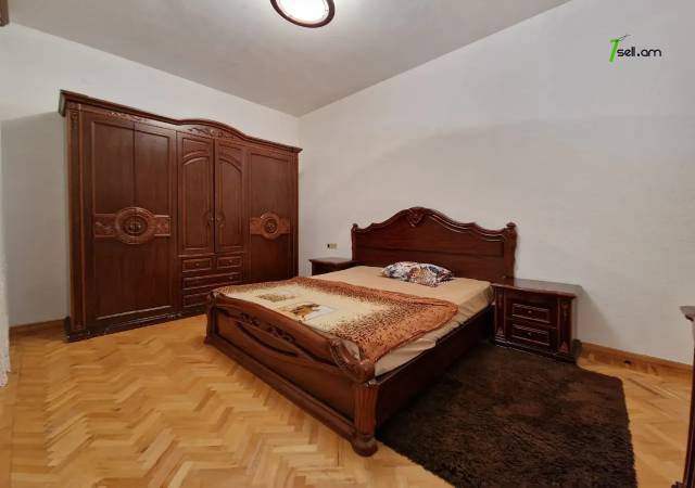 Երկու հարկանի քարե տուն Դավիթ Բեկի փողոցում Էրեբունիում, 650 քմ, 3+ սանհանգույց, եվրովերանորոգված