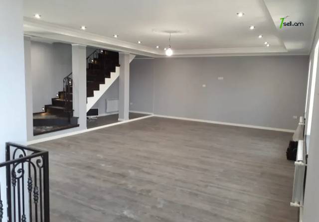 Երեք հարկանի քարե տուն 16-րդ փողոցում Ձորաղբյուրում, 550 ք.մ., 3+ սանհանգույց, եվրովերանորոգված