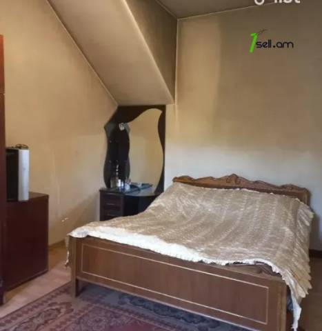 Երկու հարկանի քարե տուն Շոպրոնի փողոցում Նոր Նորքում, 200 քմ, մեծ հողամաս, կոսմետիկ վերանորոգում