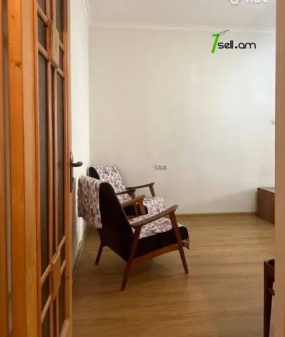 2 սենյականոց բնակարան Մարգարյան փողոցում, 45 ք.մ., 2/5 հարկ, եվրովերանորոգված, քարե շենք