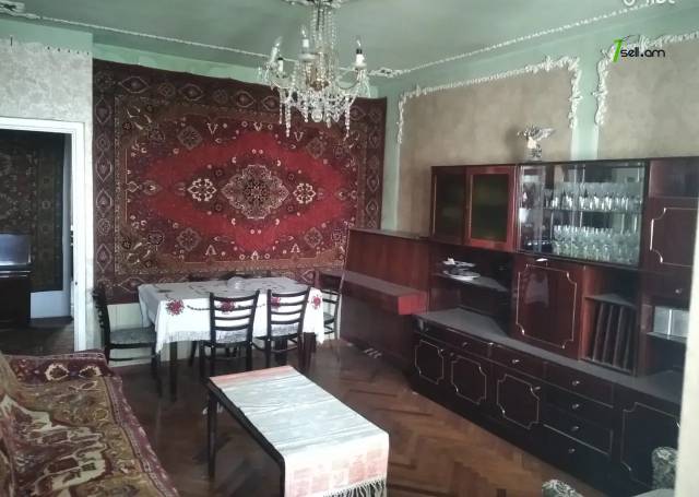 3 սենյականոց բնակարան Աշոտ Հովհաննիսյանի փողոցում, 78 ք.մ., 3/5 հարկ, բարձր առաստաղներ