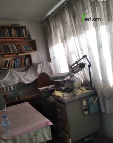 3 սենյականոց բնակարան Աշոտ Հովհաննիսյանի փողոցում, 78 ք.մ., 3/5 հարկ, բարձր առաստաղներ